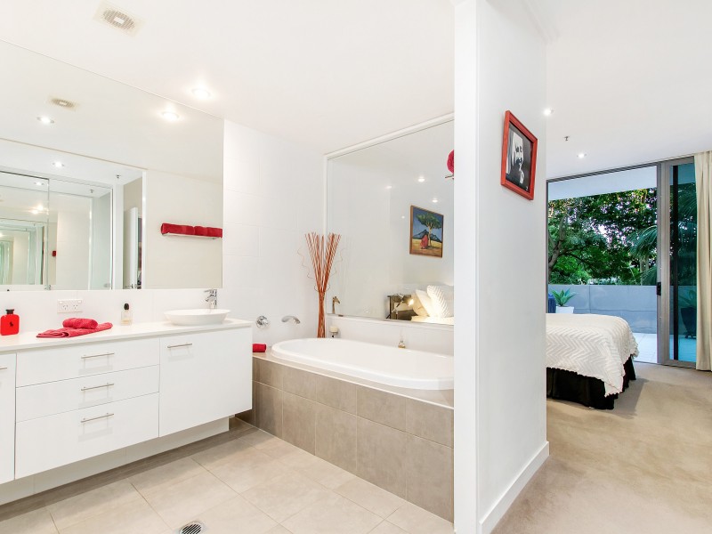 1001/33 T E Peters Drive, Broadbeach Waters QLD 4218