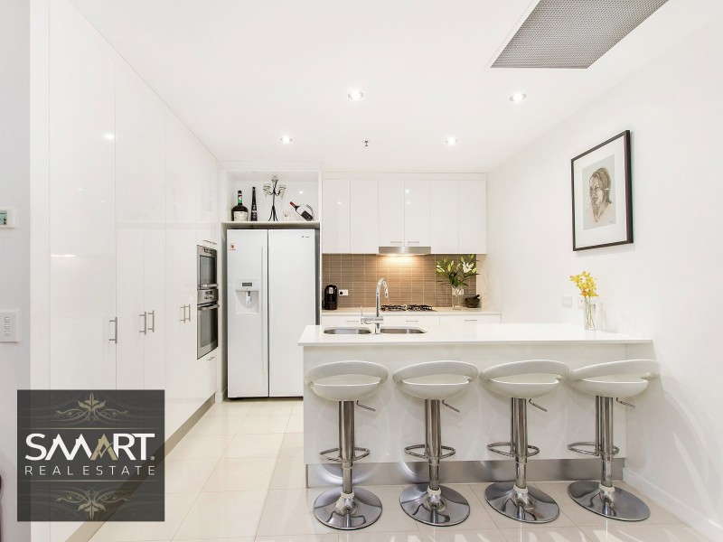 1001/33 T E Peters Drive, Broadbeach Waters QLD 4218
