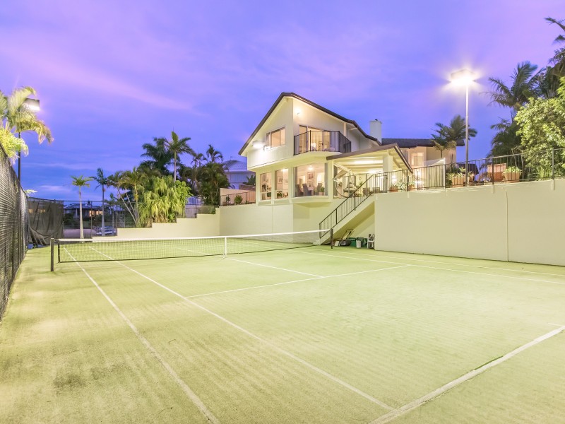 9 Braemer Court, Benowa Waters QLD 4217