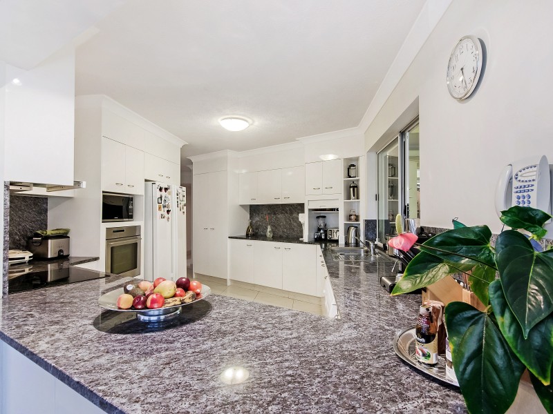9 Braemer Court, Benowa Waters QLD 4217