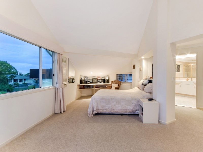 9 Braemer Court, Benowa Waters QLD 4217