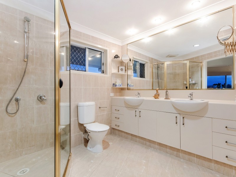 9 Braemer Court, Benowa Waters QLD 4217