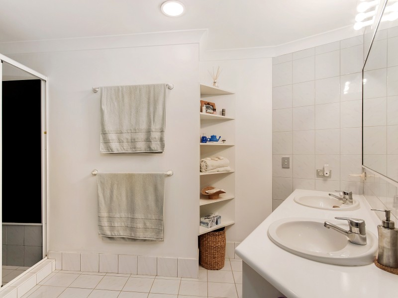 9 Braemer Court, Benowa Waters QLD 4217