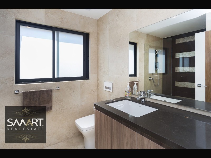 1051 Rosebank Way, Hope Island QLD 4212