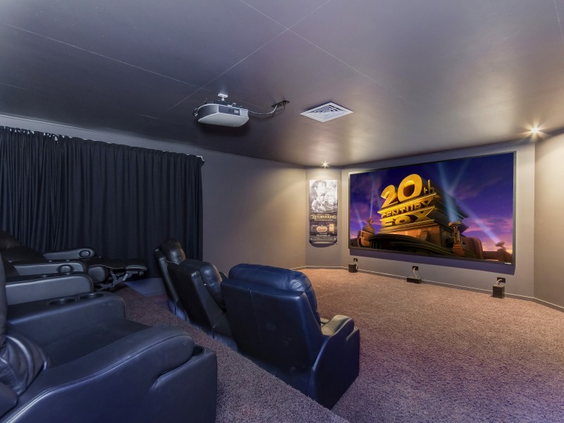 3028 The Boulevarde, Benowa QLD 4217