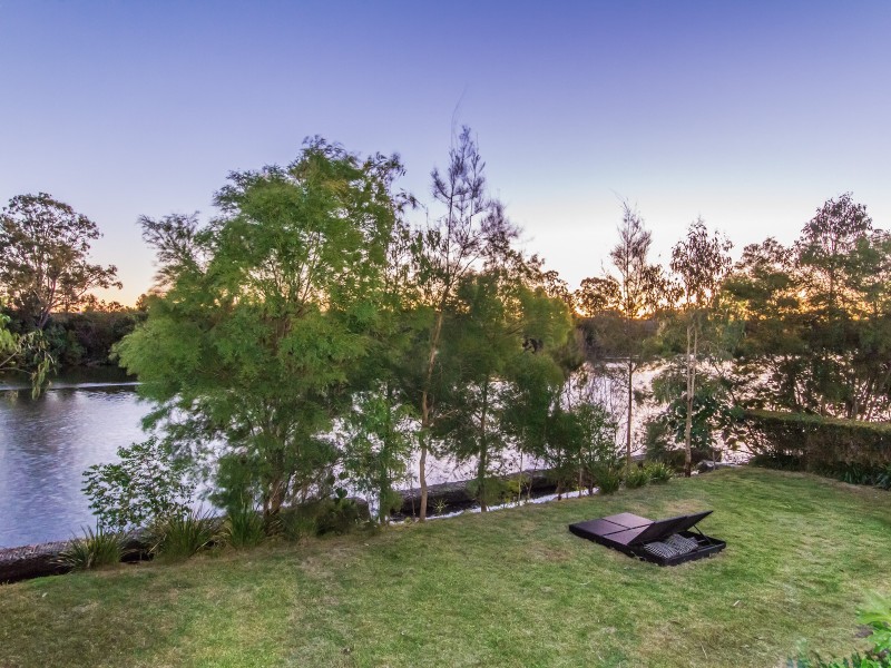 3028 The Boulevarde, Benowa QLD 4217