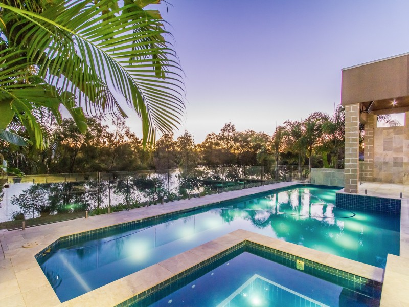 3028 The Boulevarde, Benowa QLD 4217