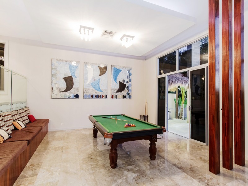 3028 The Boulevarde, Benowa QLD 4217