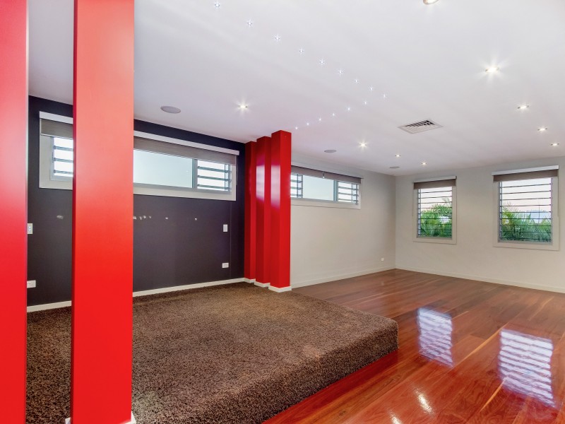 3028 The Boulevarde, Benowa QLD 4217