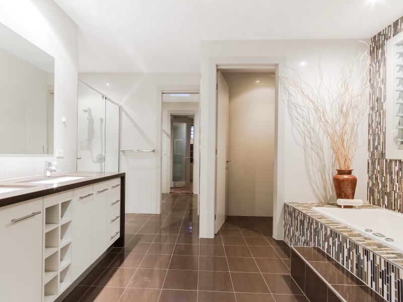 3028 The Boulevarde, Benowa QLD 4217