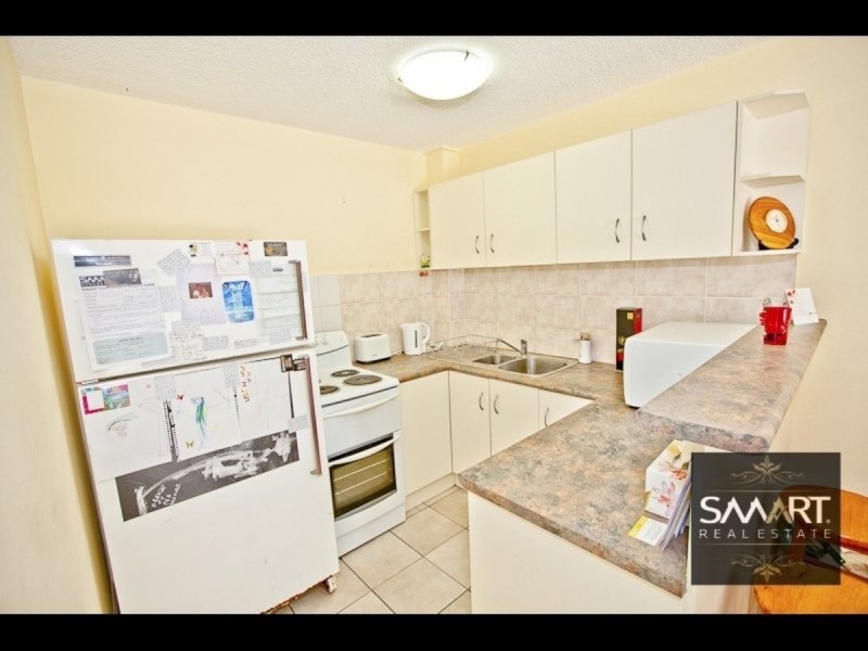 2/51 Burra Street, Chevron Island QLD 4217