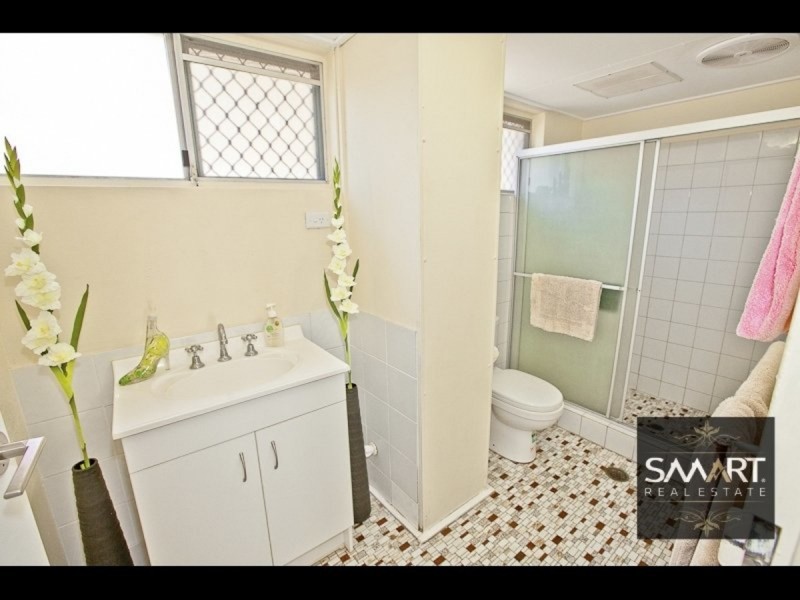 2/51 Burra Street, Chevron Island QLD 4217