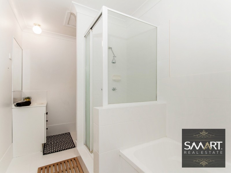 7 Key West, Broadbeach Waters QLD 4218