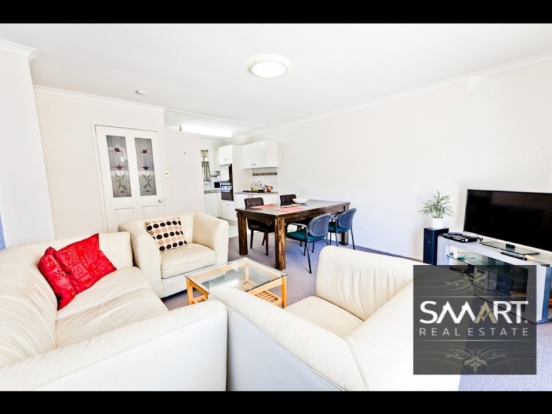 2/20 Parneno Street, Chevron Island QLD 4217