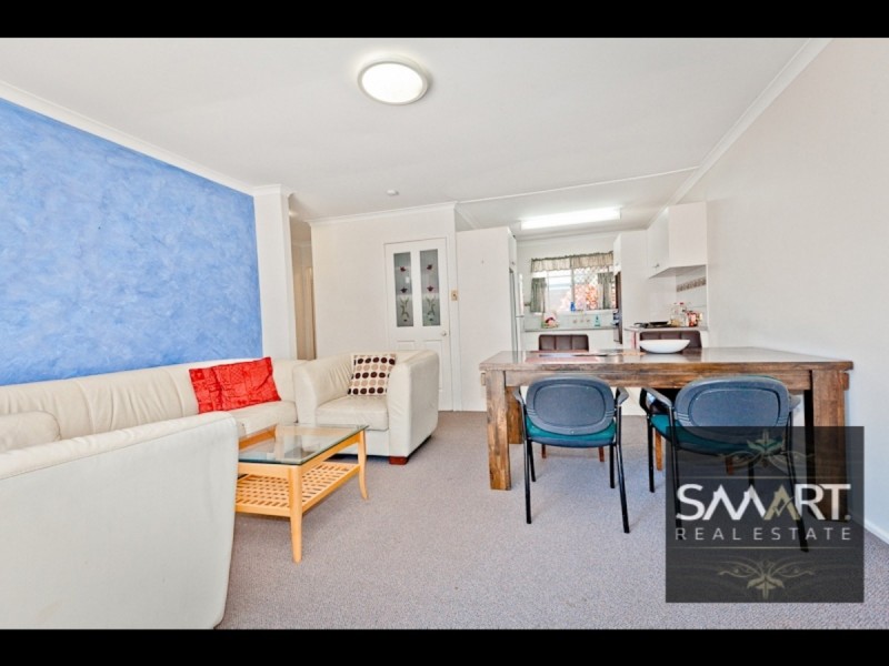 2/20 Parneno Street, Chevron Island QLD 4217