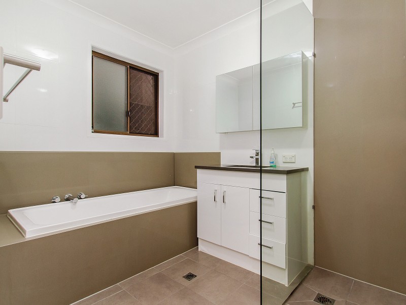 69 Arnold Palmer Drive, Parkwood QLD 4214