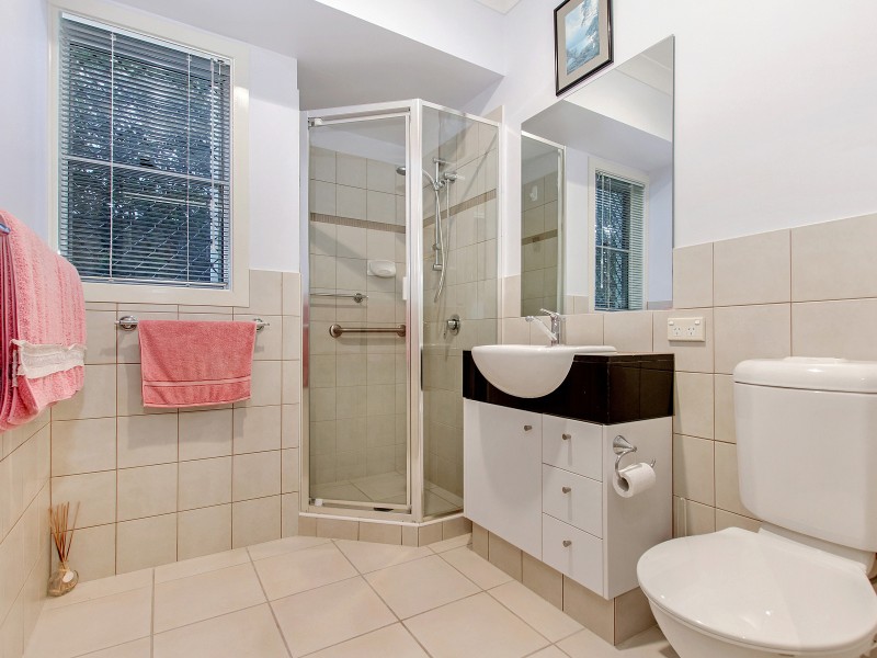 4/215 Benowa Road, Benowa QLD 4217