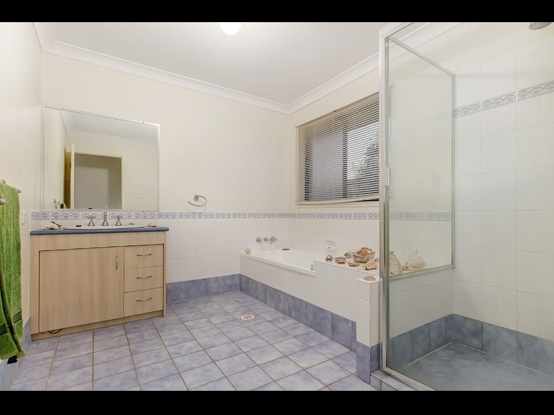 18 Tara Vista Boulevarde, Highland Park QLD 4211