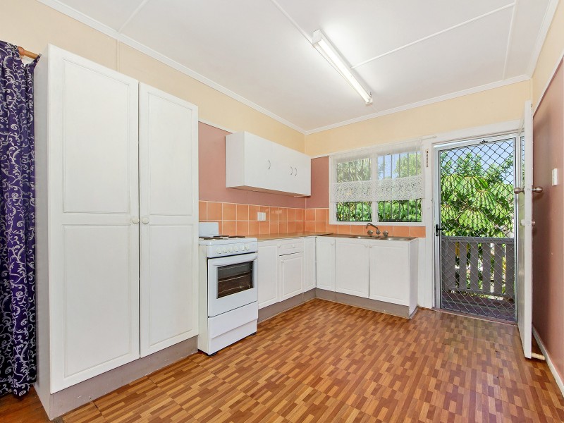 9 Central Street, Labrador QLD 4215