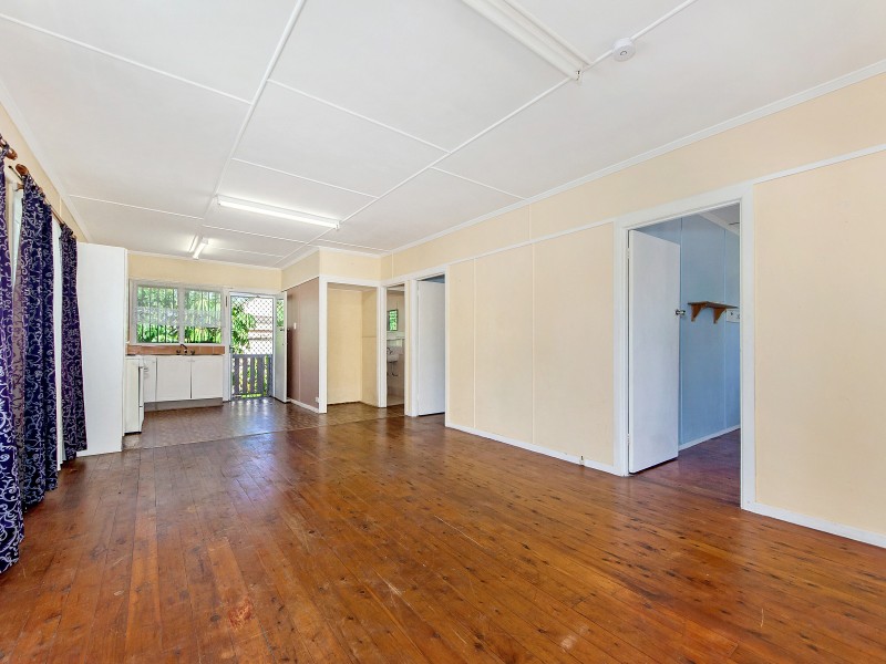 9 Central Street, Labrador QLD 4215