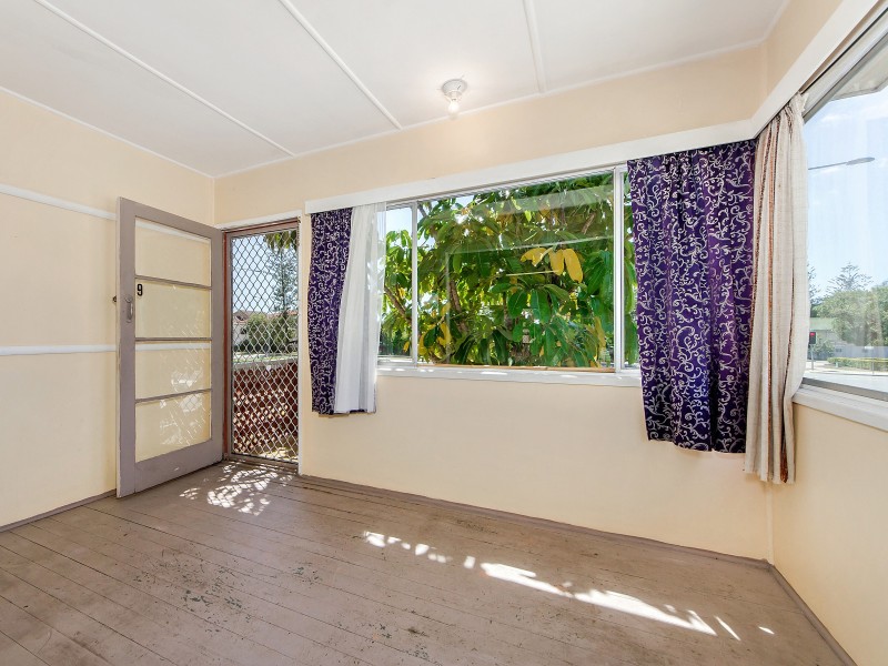 9 Central Street, Labrador QLD 4215