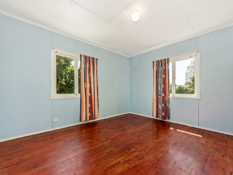 9 Central Street, Labrador QLD 4215