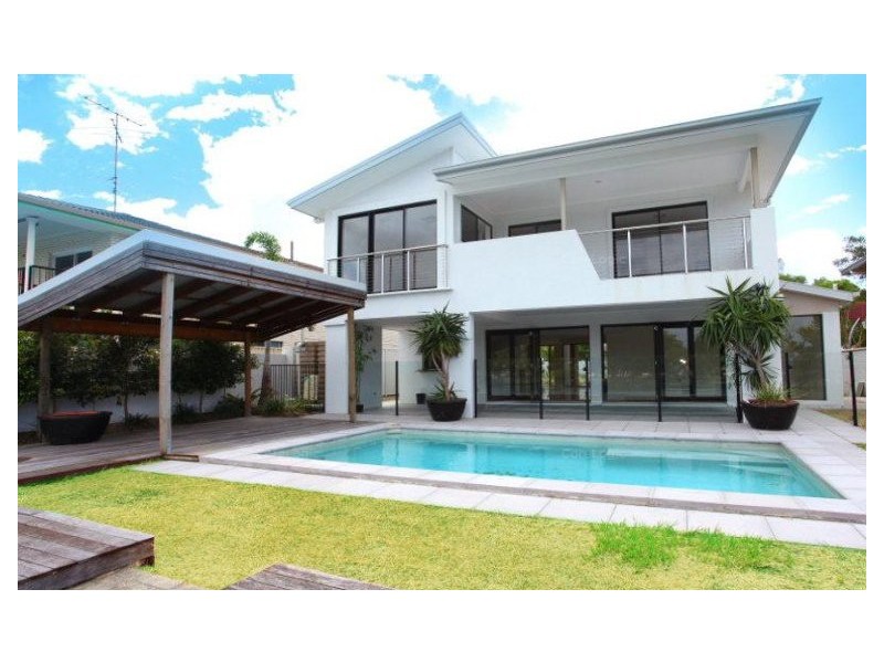 225 Stanhill Drive, Chevron Island QLD 4217