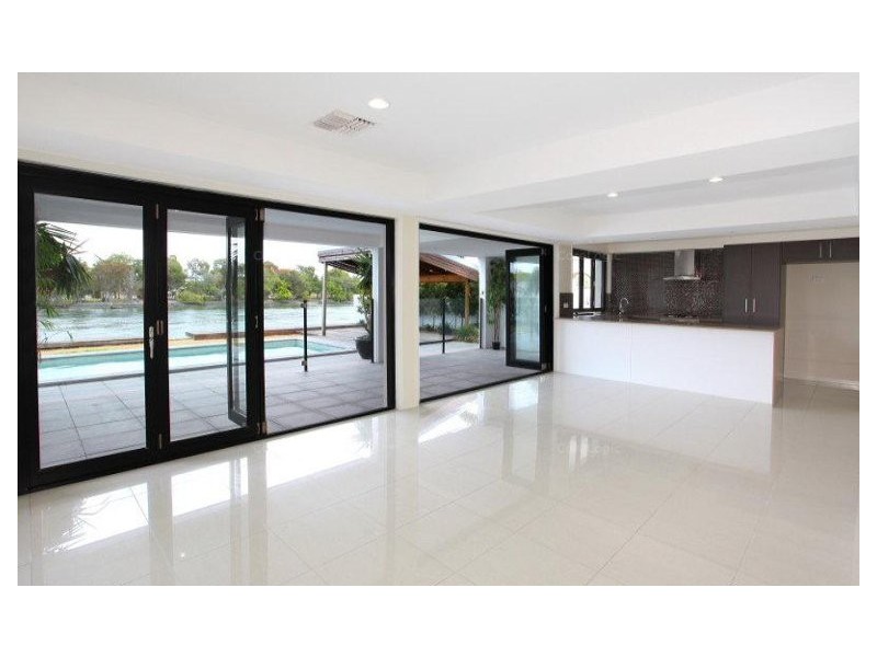 225 Stanhill Drive, Chevron Island QLD 4217