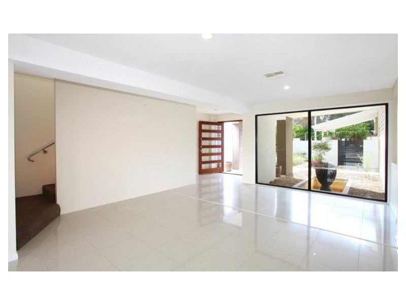 225 Stanhill Drive, Chevron Island QLD 4217