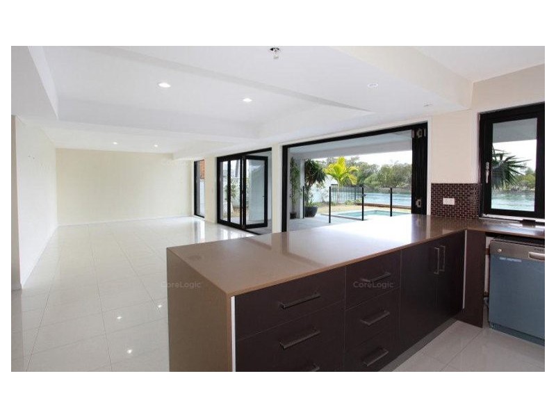 225 Stanhill Drive, Chevron Island QLD 4217