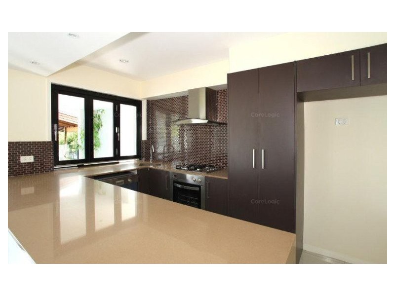 225 Stanhill Drive, Chevron Island QLD 4217