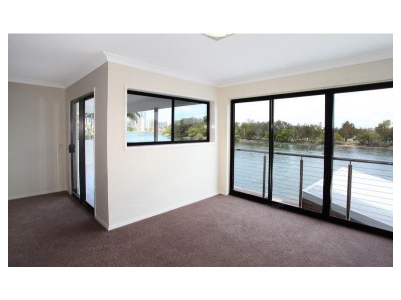 225 Stanhill Drive, Chevron Island QLD 4217