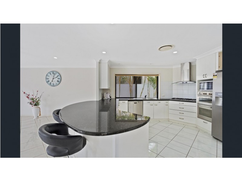 8 Buccaneer Court, Paradise Waters QLD 4217