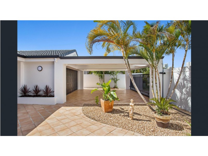 8 Buccaneer Court, Paradise Waters QLD 4217