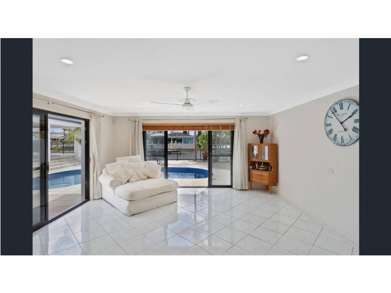 8 Buccaneer Court, Paradise Waters QLD 4217