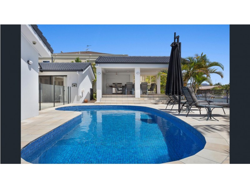 8 Buccaneer Court, Paradise Waters QLD 4217
