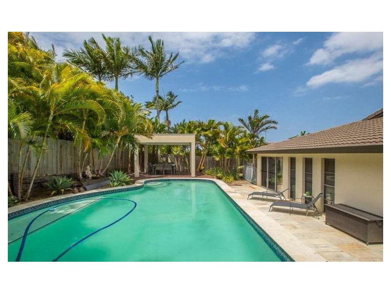 13 Lambros Drive, Benowa QLD 4217