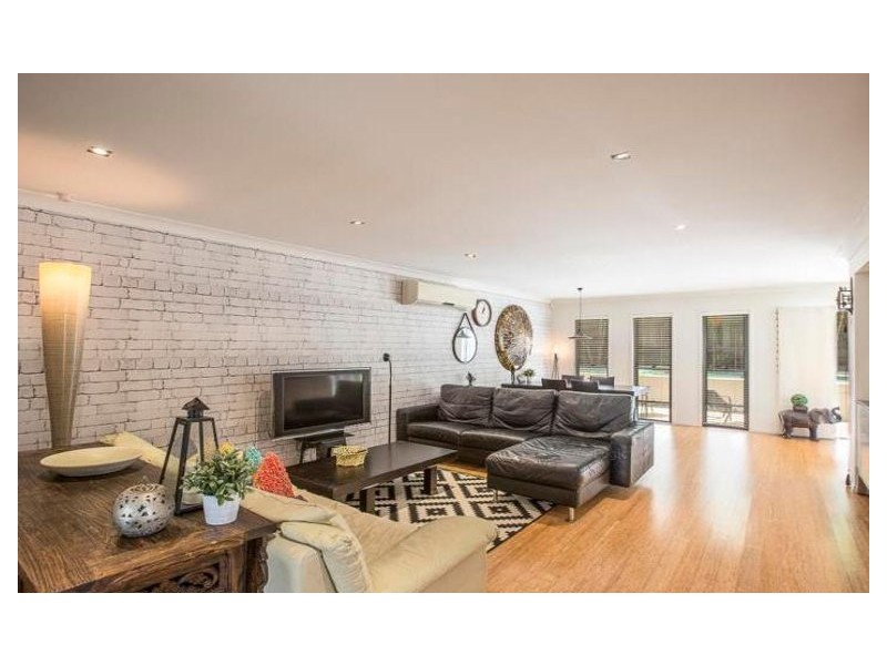 13 Lambros Drive, Benowa QLD 4217