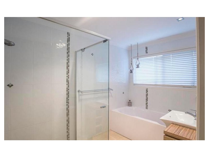 13 Lambros Drive, Benowa QLD 4217