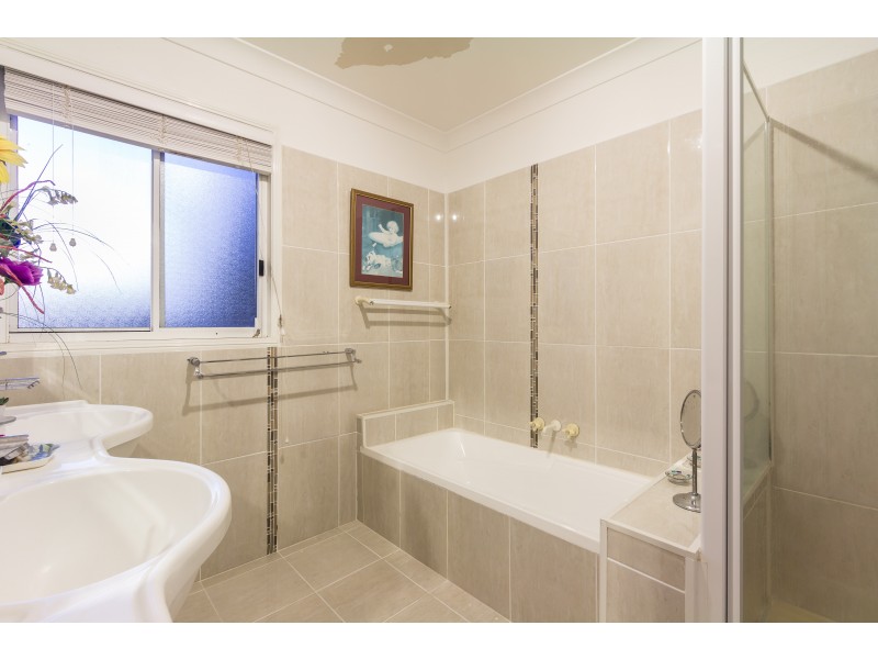 17 Royal Court, Ashmore QLD 4214