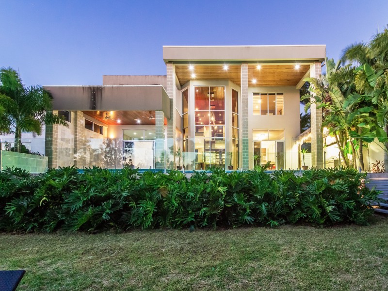 3028 The Boulevarde, Benowa QLD 4217