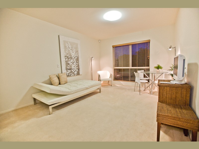 8429 Magnolia Drive East, Hope Island QLD 4212