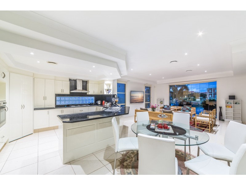 46 Istana View, Clear Island Waters QLD 4226