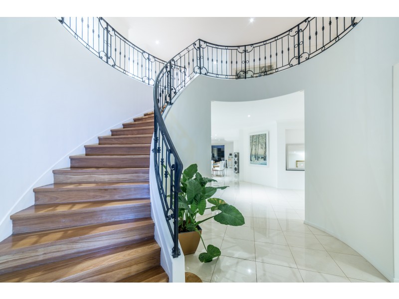 46 Istana View, Clear Island Waters QLD 4226