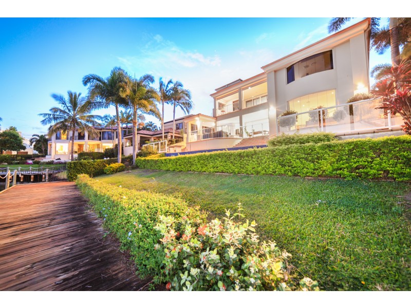 46 Istana View, Clear Island Waters QLD 4226