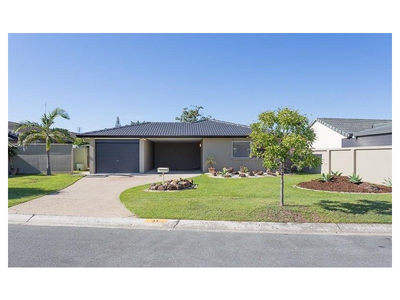 37 Claymore Crescent, Sorrento QLD 4217