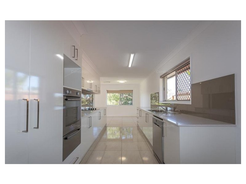 37 Claymore Crescent, Sorrento QLD 4217