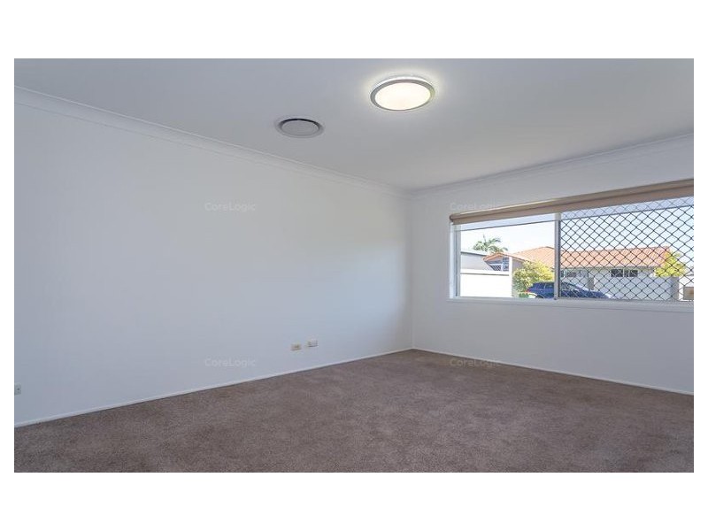 37 Claymore Crescent, Sorrento QLD 4217