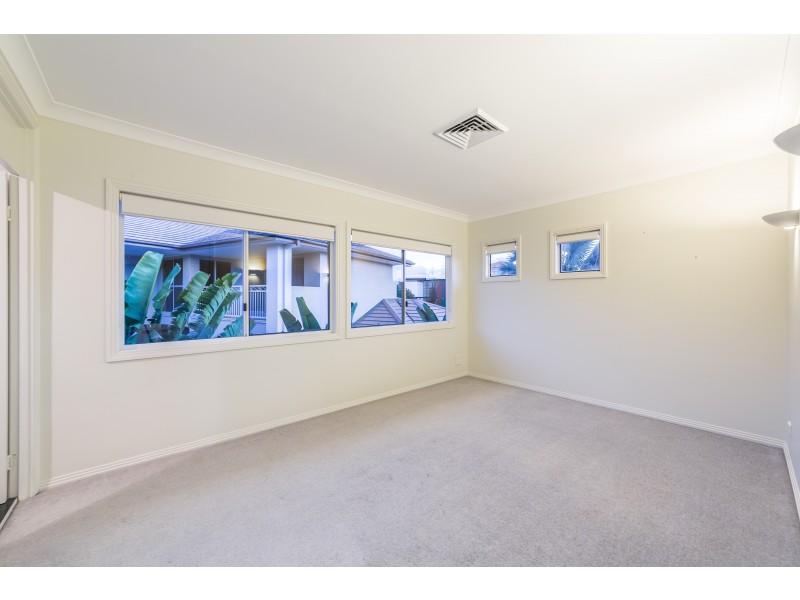 53 Admiralty Drive, Paradise Waters QLD 4217