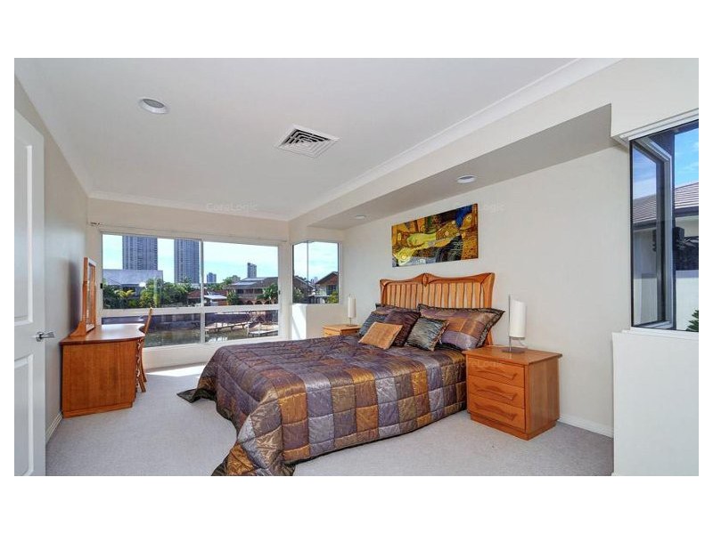 53 Admiralty Drive, Paradise Waters QLD 4217